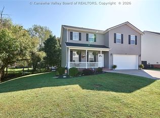 648 Overlook Dr, Hurricane, WV 25526