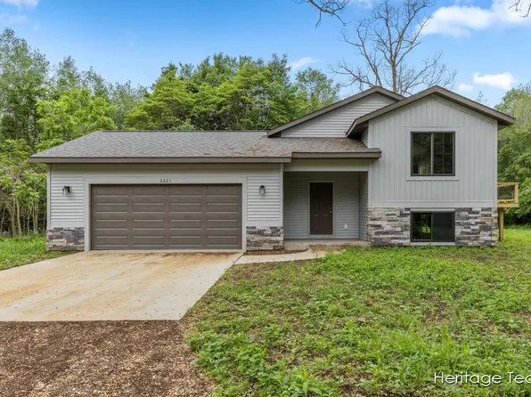 2415 54th St, Fennville, MI 49408