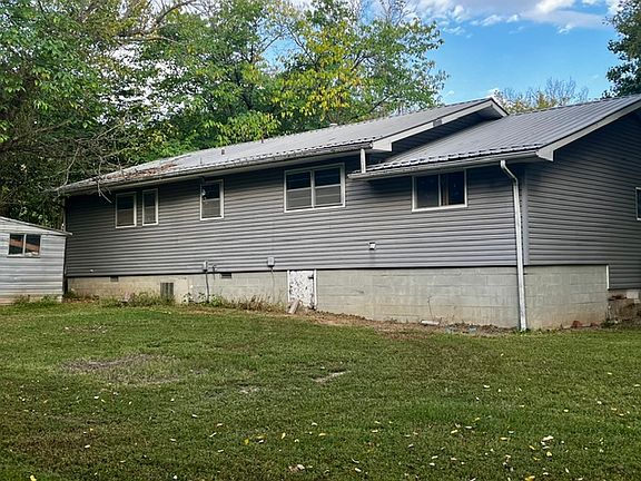 3rd image of 106 Alberta St