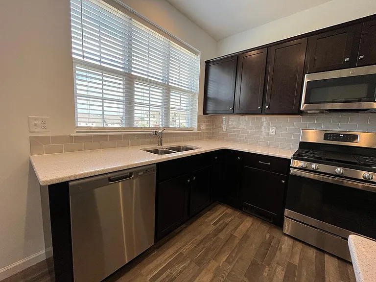 1821 Shady Ln — Photo 4
