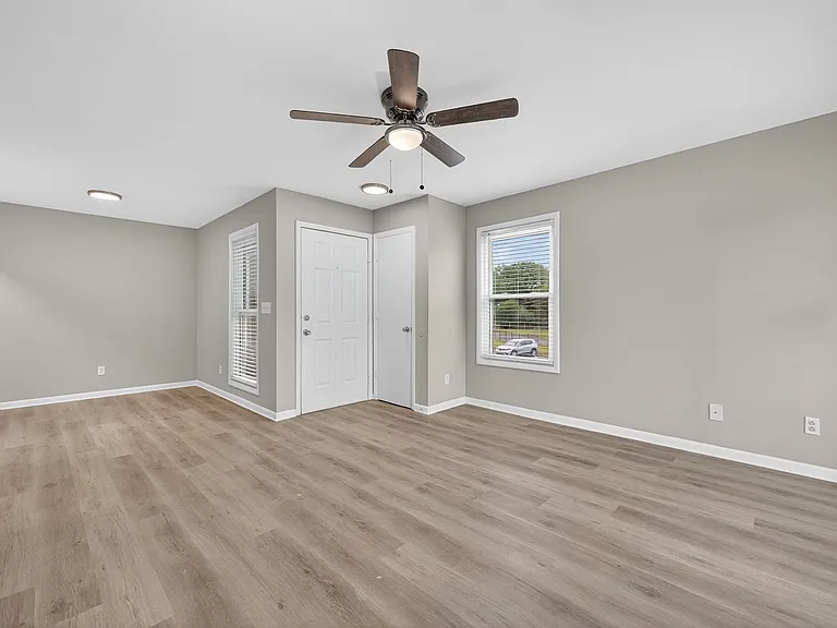 The Grove Apartments — Photo 30