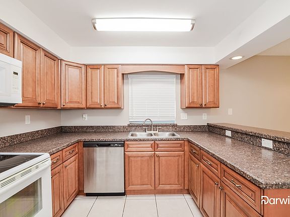 3rd image of 2525 Indian Hill Ct