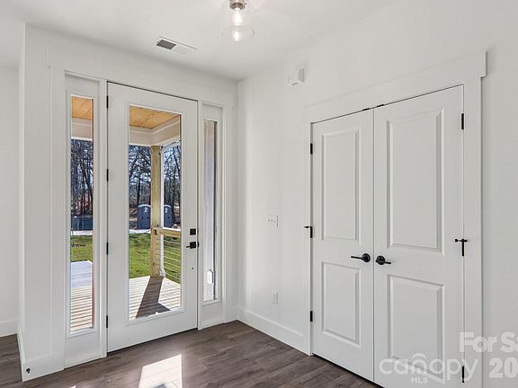 4th image of 56 Haywood Park Dr