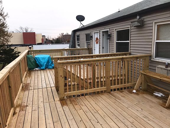 3rd image of 1725 N Farnsworth Ave