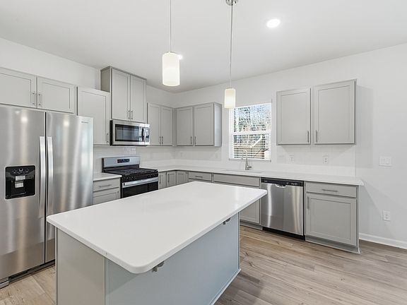 4th image of 741 Richardson Dr