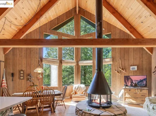 28511 Georges Dr, Strawberry, CA 95364