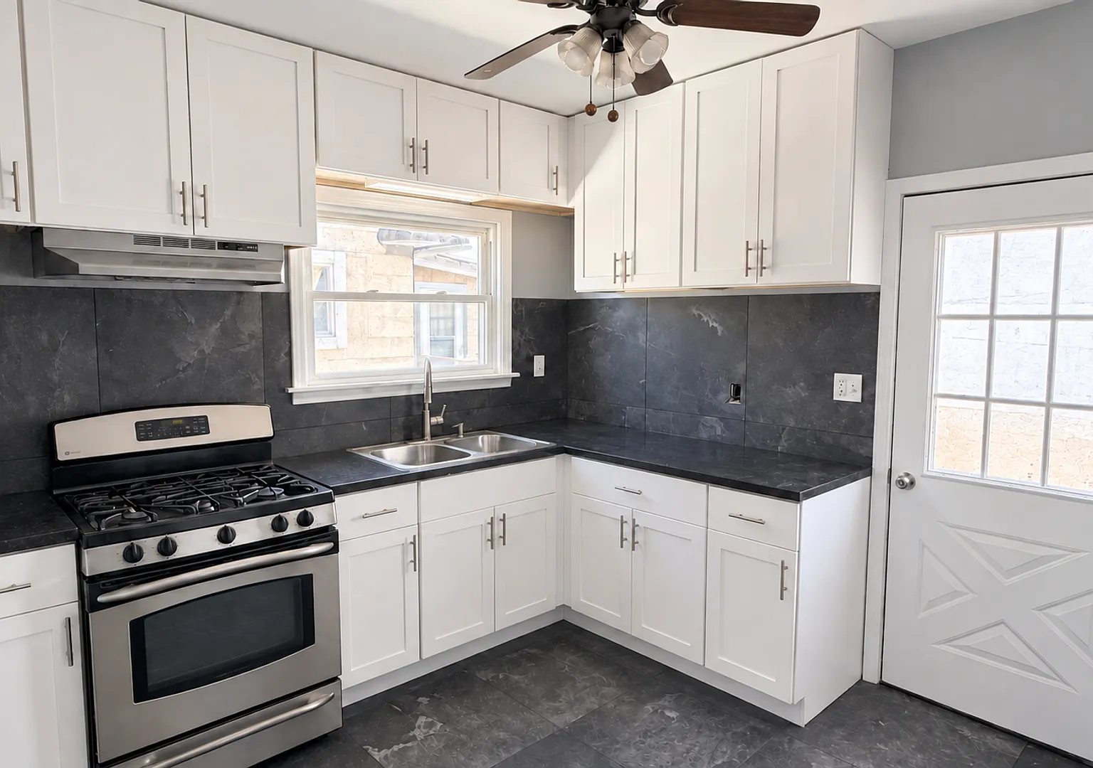 Renovated 3 Bed, 1 Bath Home in Summit — Photo 3