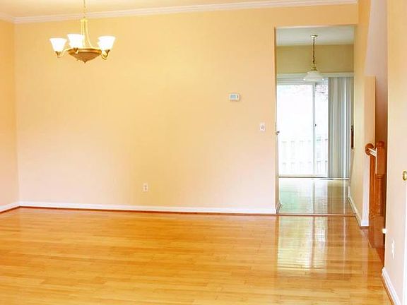 4th image of 16038 Atwater Ln