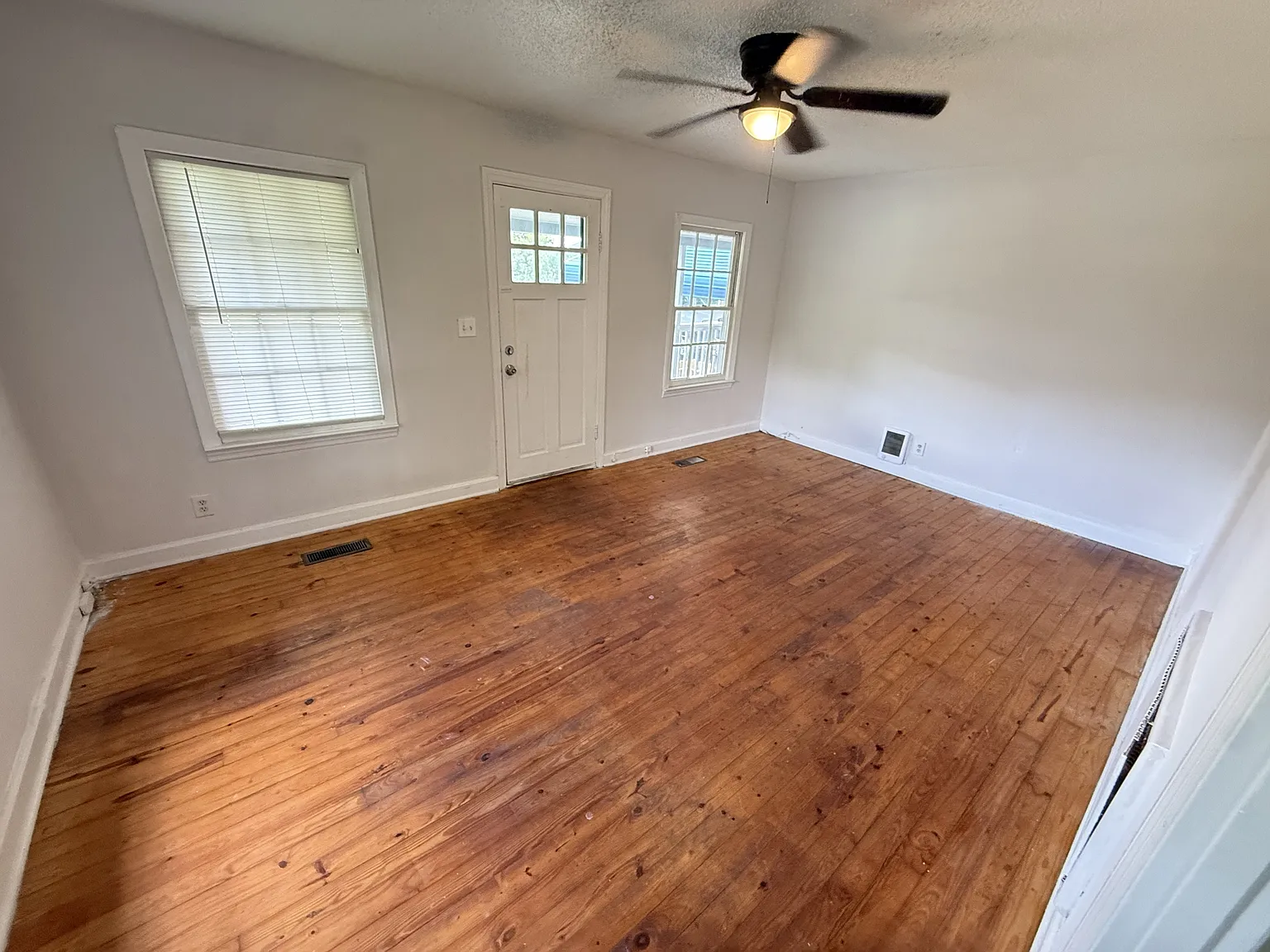 3322 Parker Ln - A — Photo 2
