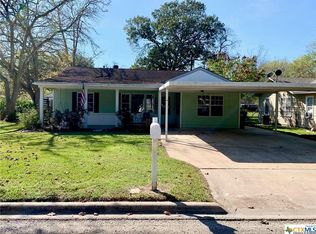 1009 Fulton St, Edna, TX 77957