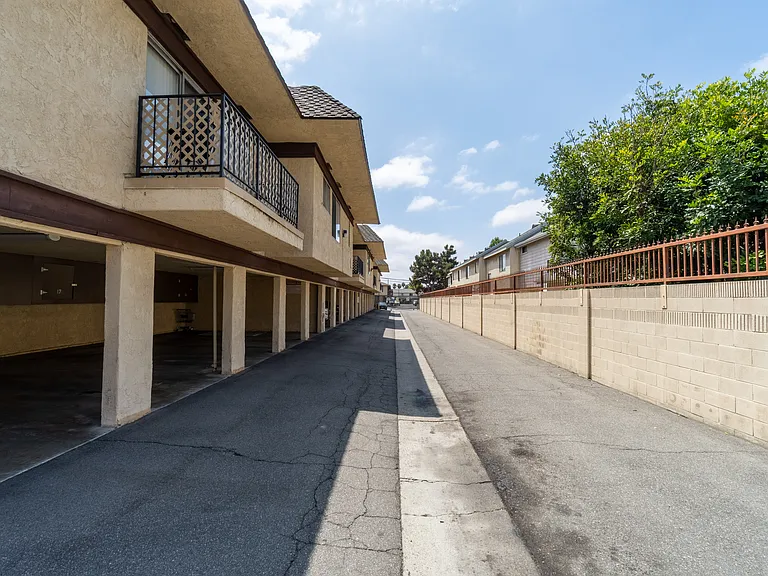 3523 W Savanna St — Photo 14