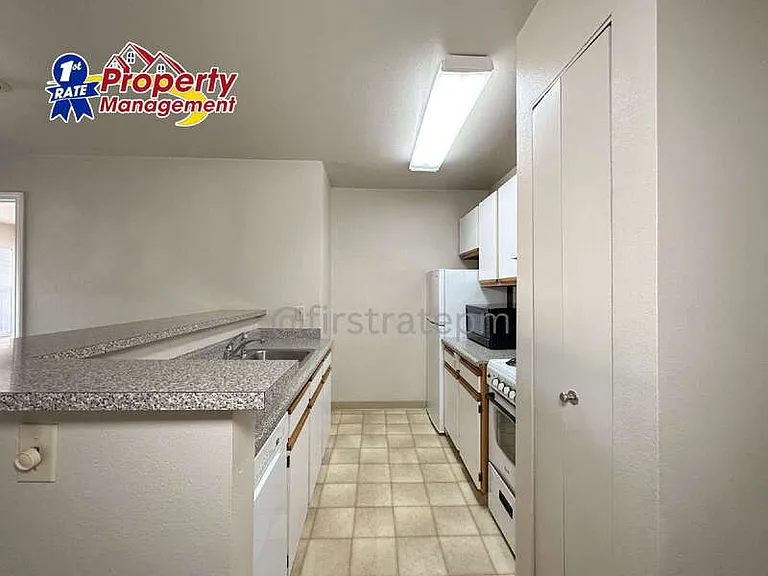 850 W Belmont St #204 — Photo 8