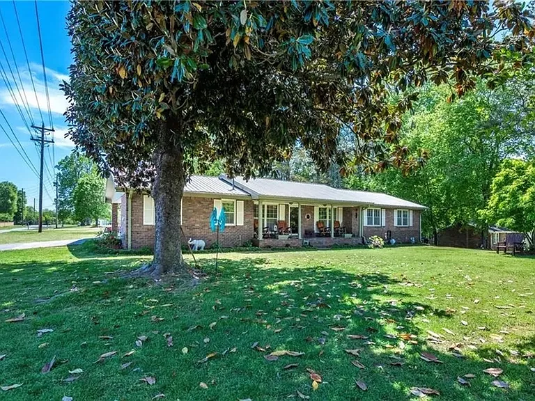 2347 Morgan Rd — Photo 16