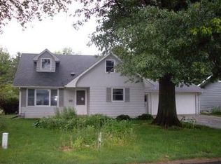 302 Elm St, Pella, IA 50219