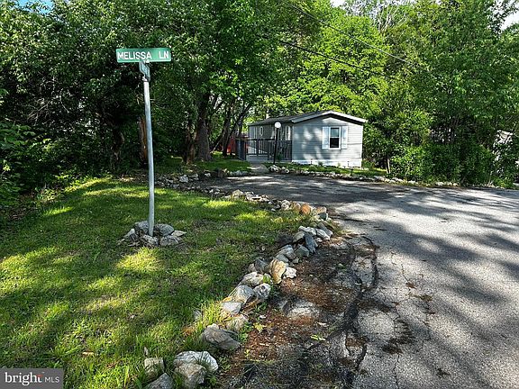 5th image of 13 Melissa Ln