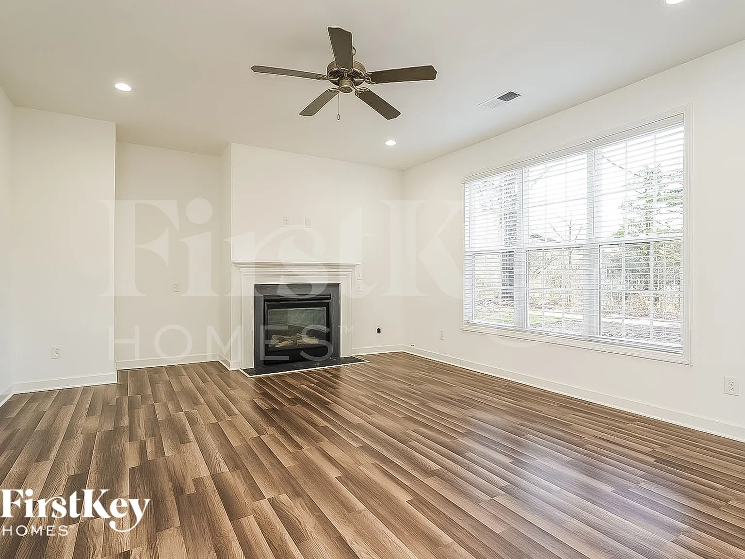 4 bed, 2.5 bath, 2200 sqft, $2,410 — Photo 3