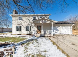 18350 Hickory Ridge Rd, Fenton, MI 48430