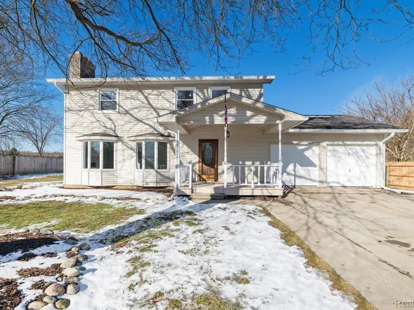 18350 Hickory Ridge Rd, Fenton, MI 48430