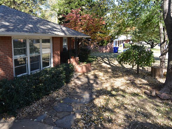 2nd image of 1517 Sunset Dr