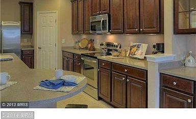 3rd image of 8165 Meadowgate Dr