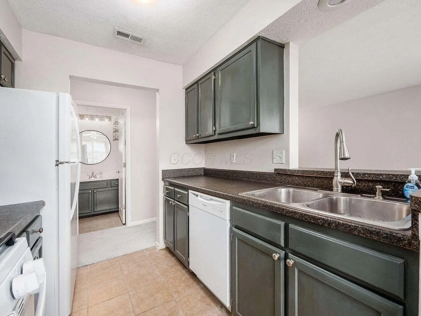 1 bed, 1.0 bath, 771 sqft, $1,050 — Photo 3