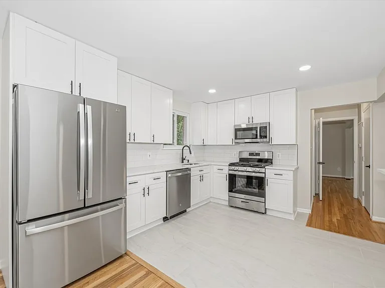 8624 Parliament Dr — Photo 10
