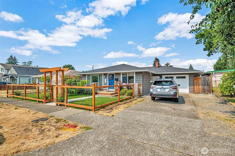 5th image of 711 6th Street SE
