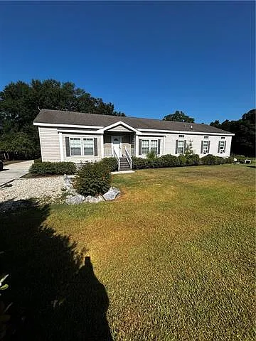 4 bed, 2.0 bath, 2050 sqft, $2,350 — Photo 2
