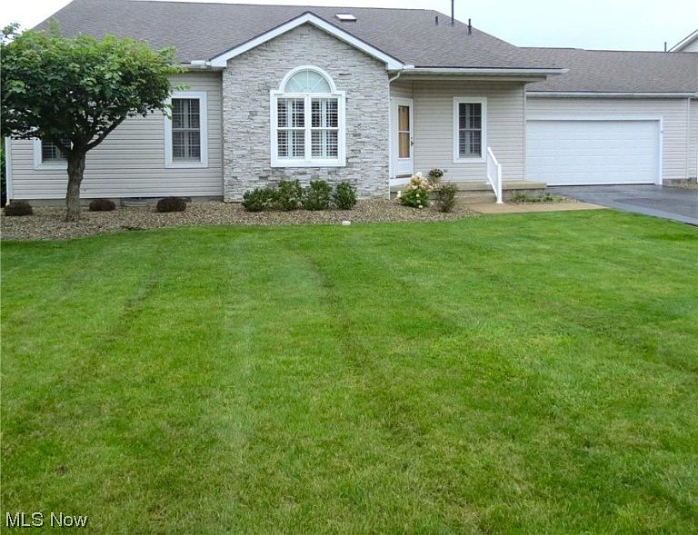 1st image of 20 Abbington Dr NW