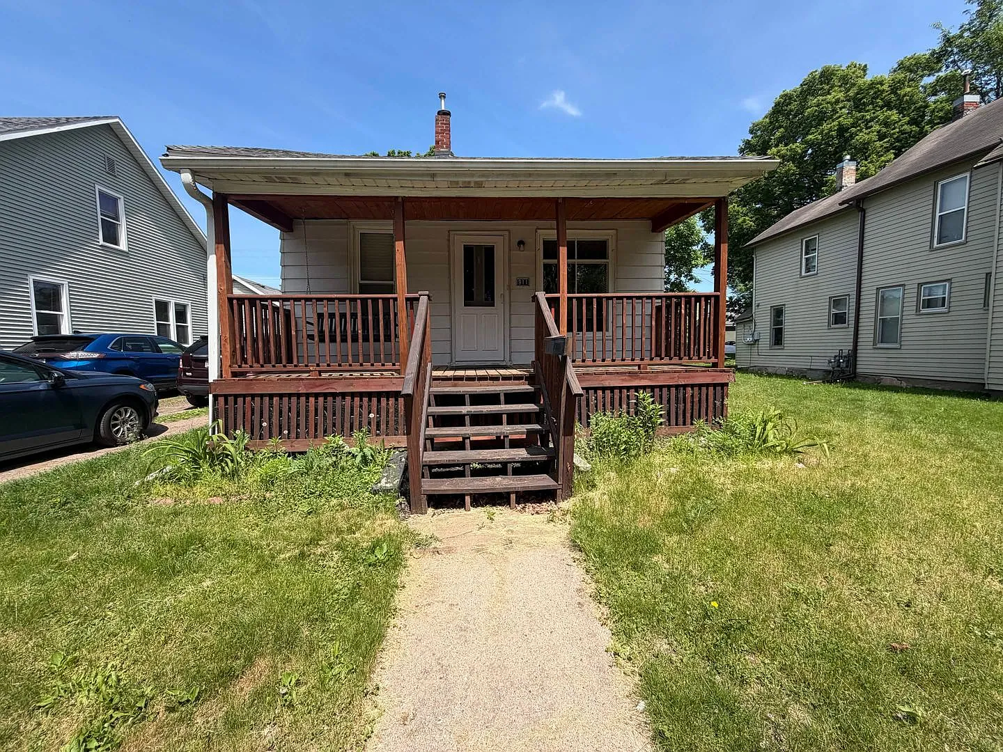 $1,700| 2BD 1.5BA| 911 2nd Ave | Available Now! — Photo 2