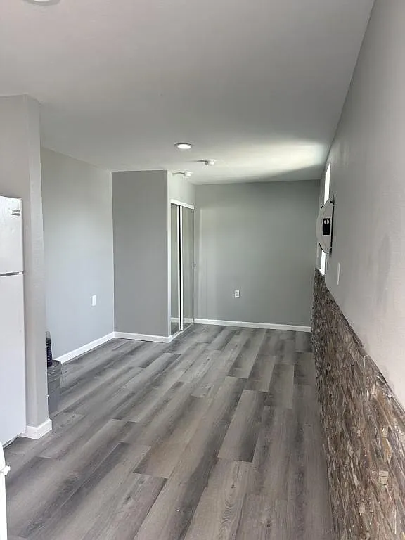 1007 Center Ave — Photo 1