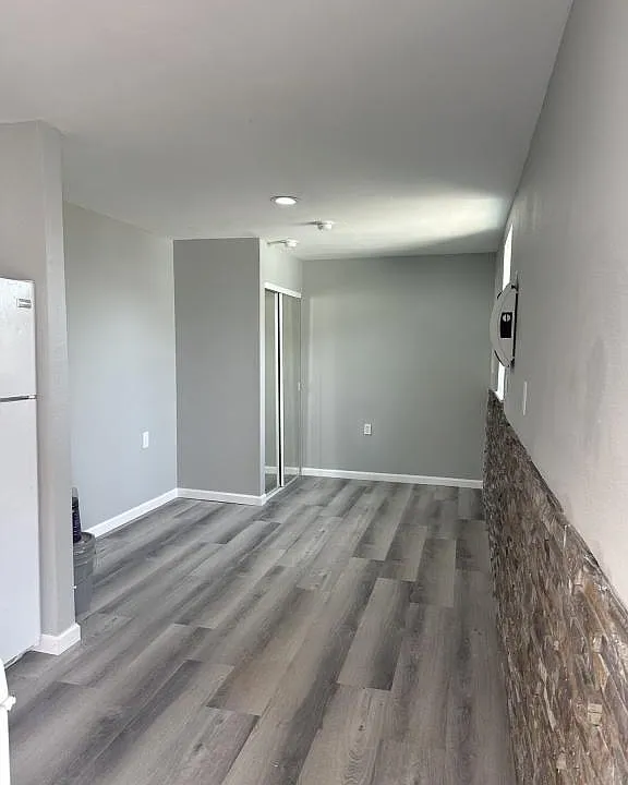 1007 Center Ave