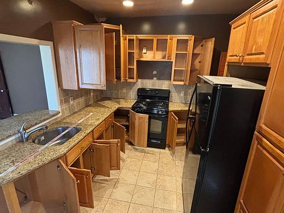 3rd image of 4614 Milnor St