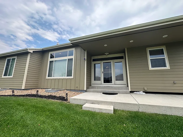 509 Deville Dr — Photo 3