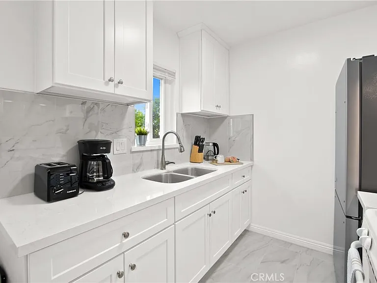 837 S Sierra Vista Ave #G — Photo 6