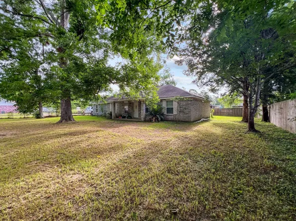 1015 S Mitchell St, Sour Lake, TX 77659
