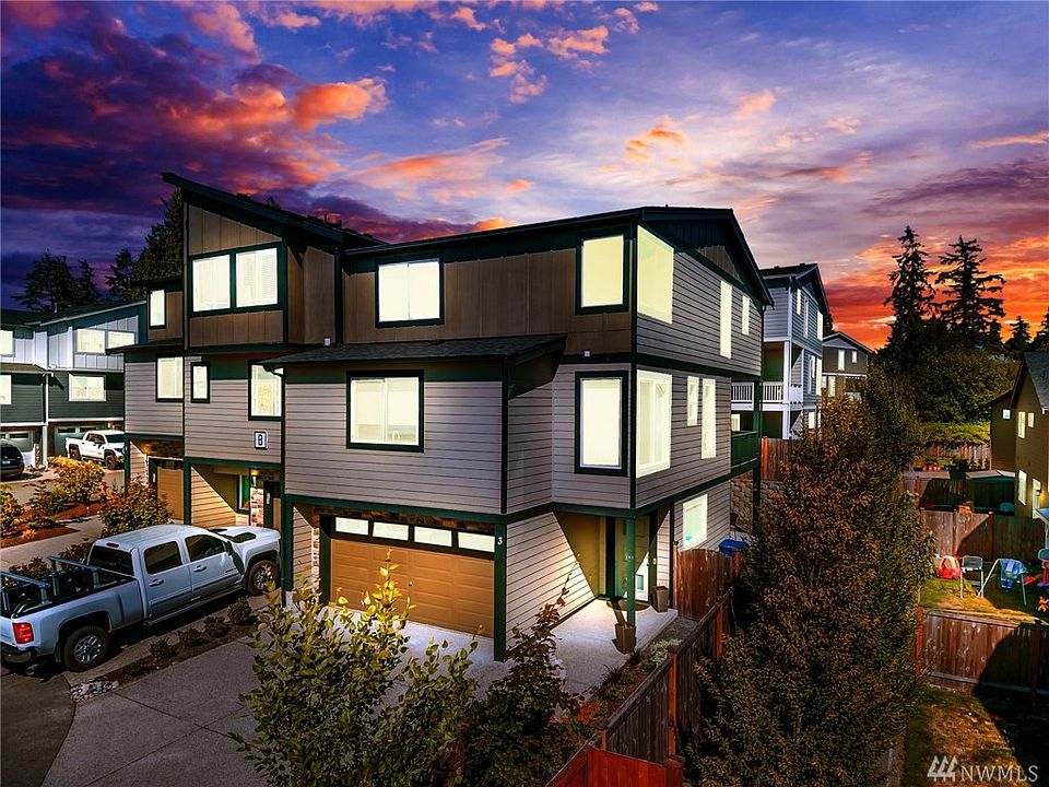 Welcome to Centerstone in Edmonds, WA.  This successful community was built in 2016 by Sea Pac Homes and has been a wonderful neighborhood to call home.