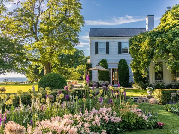 10 Lands End Road, Locust Valley, NY 11560