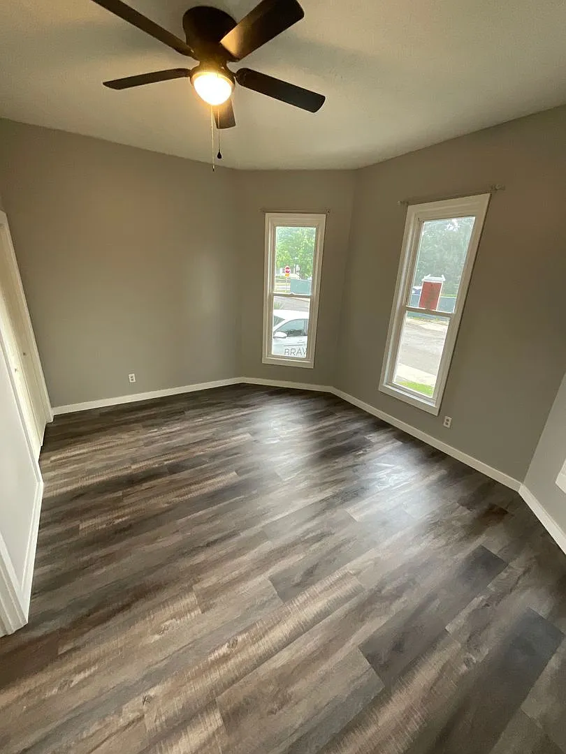 *August 2028* 5 Bedroom House 1 Block Off Kirkwood Fully Renovated — Photo 4