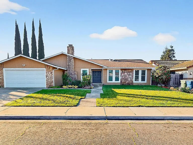 540 Fullerton Dr — Photo 1