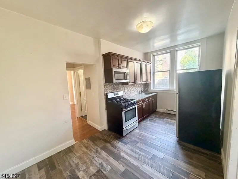 1 bed, 1.0 bath, 600 sqft, $1,895 — Photo 1