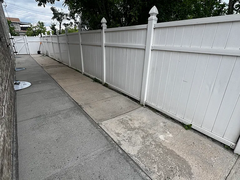 Sampson Ave — Photo 11