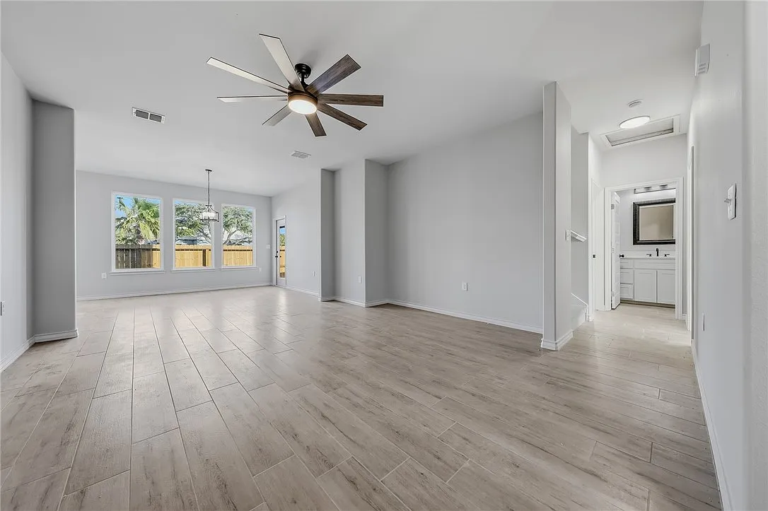 4 bed, 3.0 bath, 1881 sqft, $2,900 — Photo 4