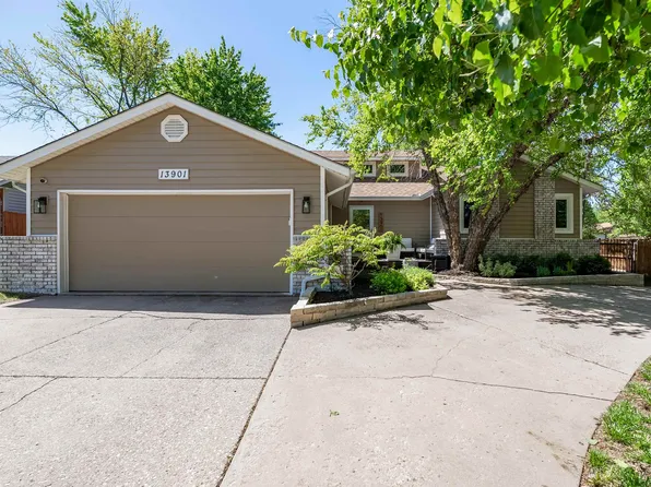 13901 E Lockmoor Cir, Wichita, KS 67230