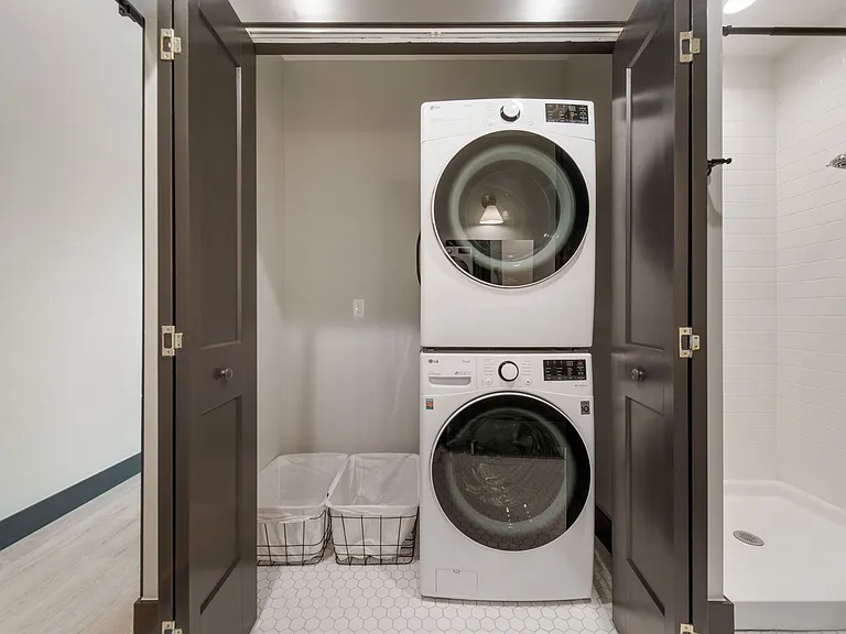 One Eleven Greenwood - Save Up to $500 OFF Your 1st Month's Rent! Move-In Deadlines Apply, Apply ... — Photo 16