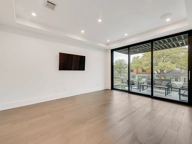 6420 Kenwood Ave — Photo 15