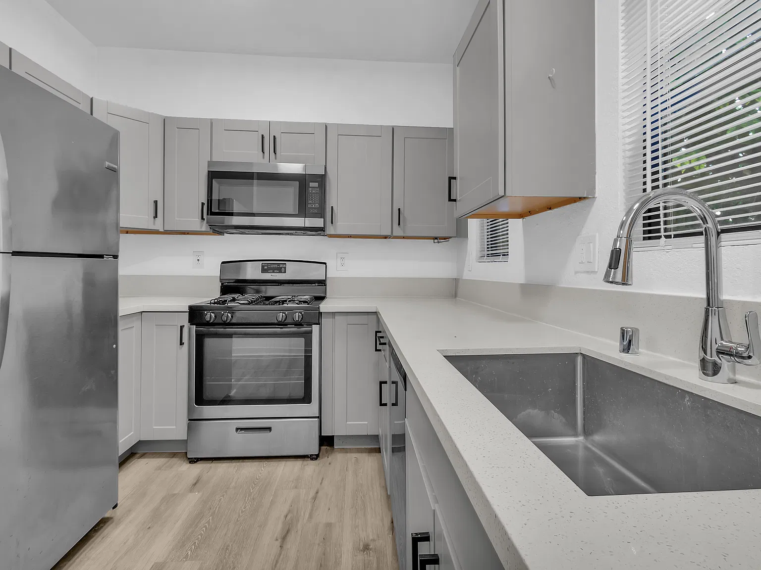 2 bed, 800 sqft, $2,250 — Photo 4