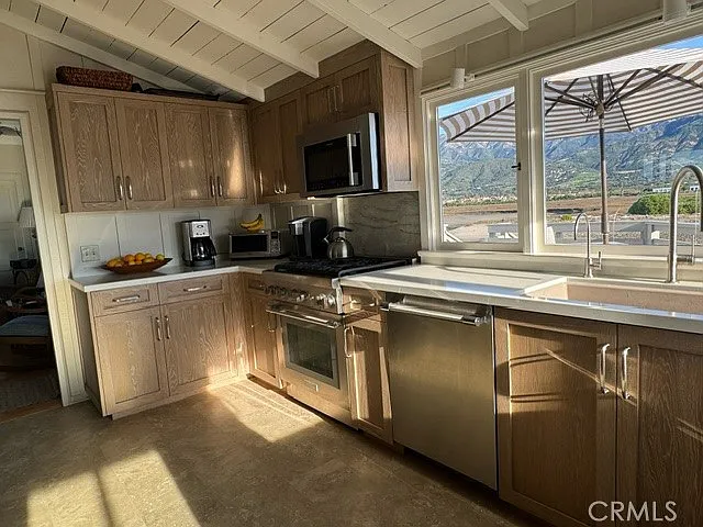 539 Sand Point Rd — Photo 8