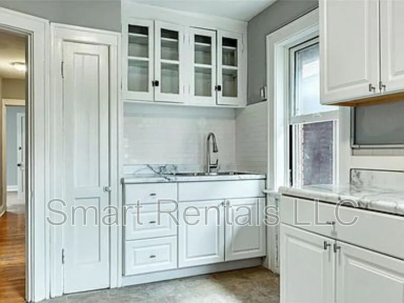 1 bed, 1.0 bath, 1100 sqft, $999 — Photo 3