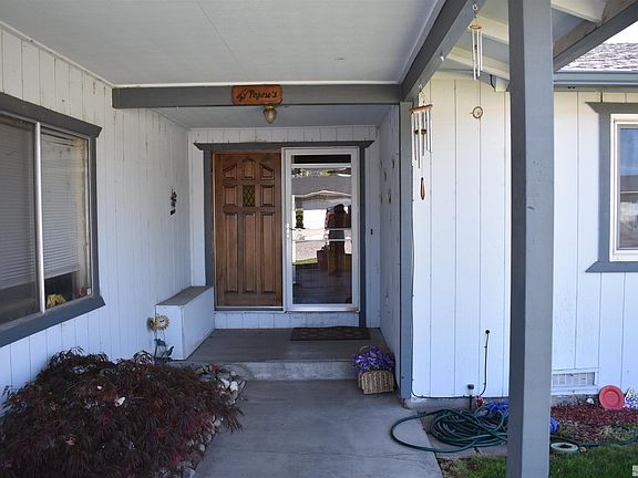 3rd image of 988 Tillman Ln